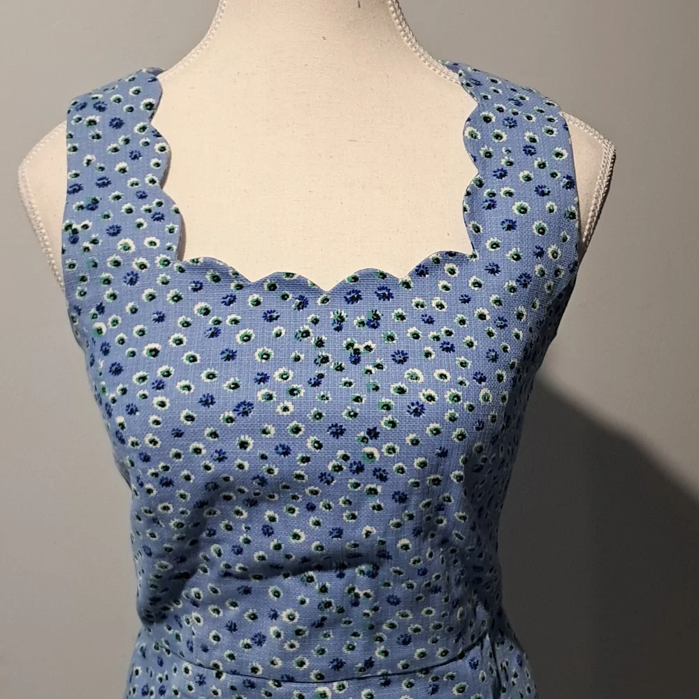 J. Crew Factory Scalloped edged‎ floral basket weave dress. Size 00. Light Blue.